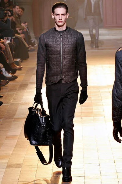 Look 24